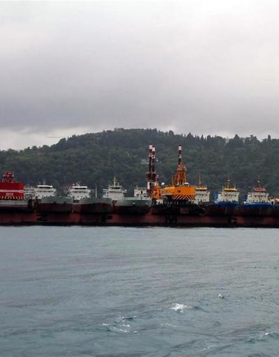 İstanbul Boğaznda gemi içinde gemi