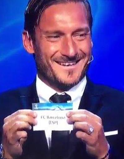 Barcelonayı Juventusun grubuna gönderince Tottinin yüz ifadesi