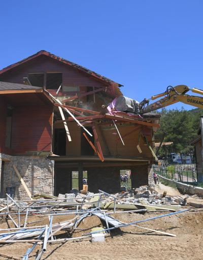 Bursada kaçak 2 villa yıkıldı