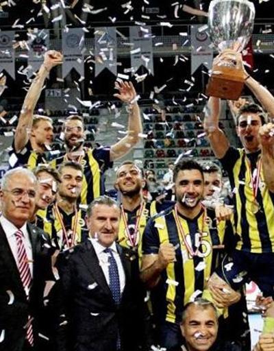 Erkekler Şampiyonlar Kupasında kupa Fenerbahçenin