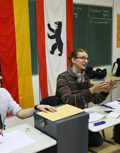 Son dakika... Almanyada seçim: Merkel, 4. kez üst üste seçimi kazandı