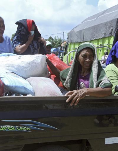 Agung Yanardağı faaliyete geçti, 100 bin kişi tahliye edildi