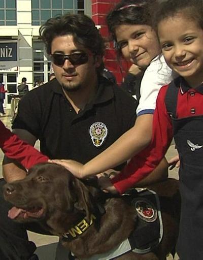 Çocuklara polis köpeği sürprizi
