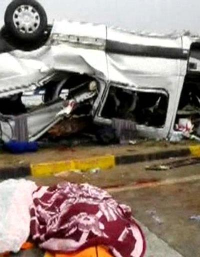Antalyada tur minibüsü devrildi: 3 turist öldü