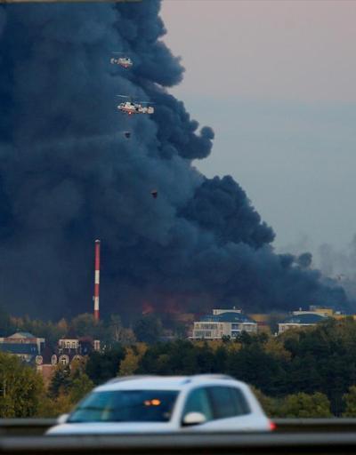 Moskovada dev AVMde yangın: 3 bin kişi tahliye edildi