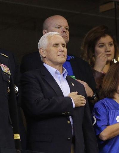 ABD Başkan Yardımcısı Mike Pence stadı terketti
