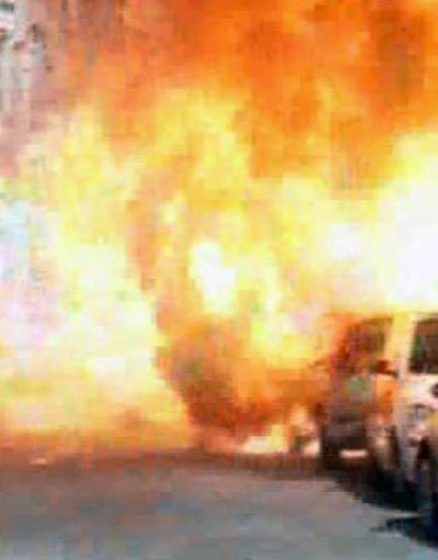 Alev alev yanan aracın LPG tankı böyle patladı