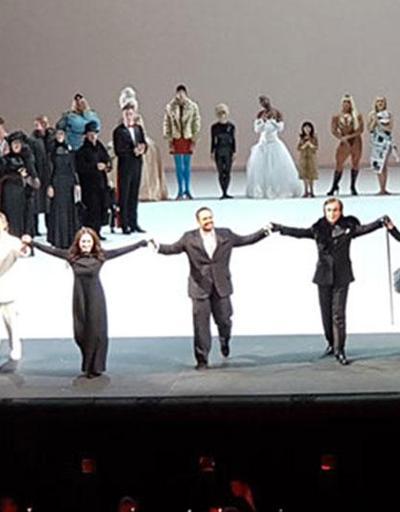 Türk tenor Bolşoy Tiyatrosu’nda ayakta alkışlandı