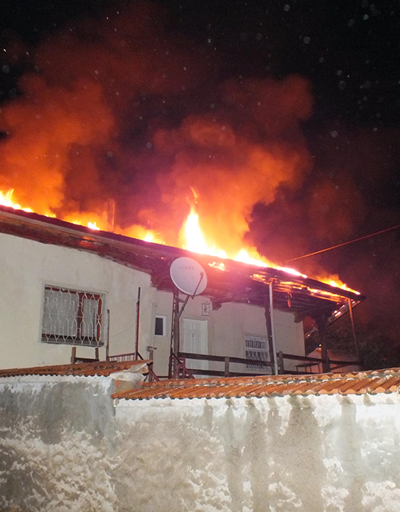 Tandır ateş üç evi yaktı