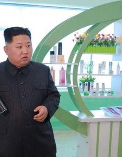 Kim Jong un ailesiyle kozmetik fabrikasını teftiş etti