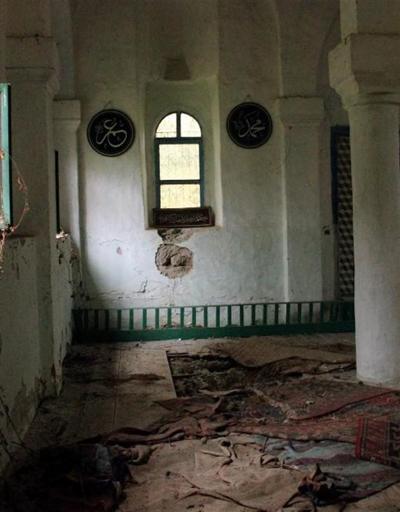 Rumların hazinesi saklı diyerek tarihi camiyi harap ettiler