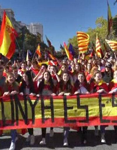 Barcelonada dev gösteri: 300 bin kişi katıldı