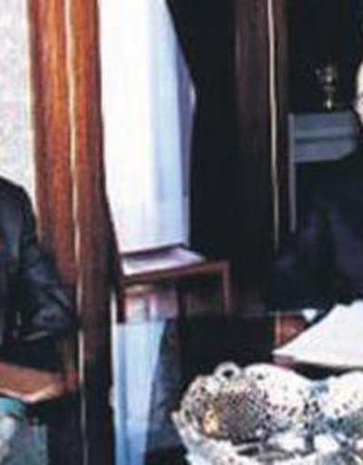 Ahmet Necdet Sezer Bülent Ecevite neden anayasa kitapçığını fırlattığını açıkladı