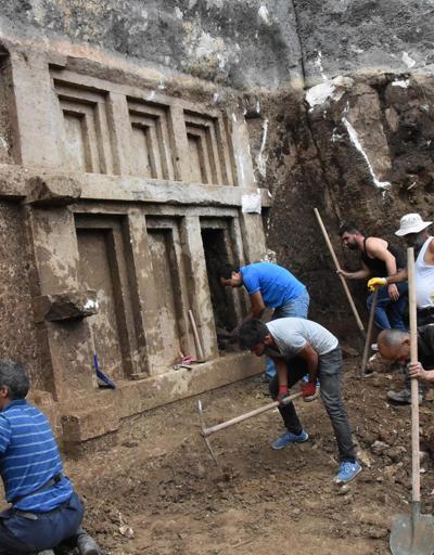 2 bin 400 yıllık kaya mezarı tesadüfen ortaya çıkarıldı