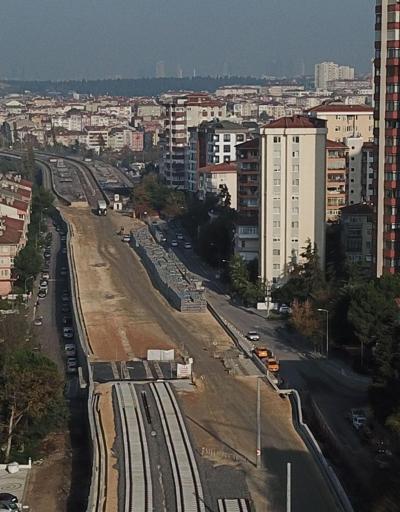 İstanbulda banliyö hatlarına ilk raylar döşenmeye başladı