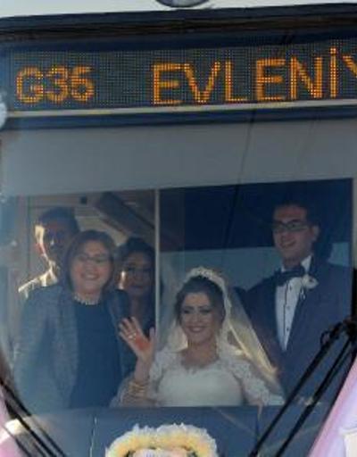 Tramvay  düğün aracı oldu