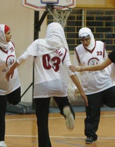Suudi Arabistanda bir ilk: Kadın basketbol turnuvası