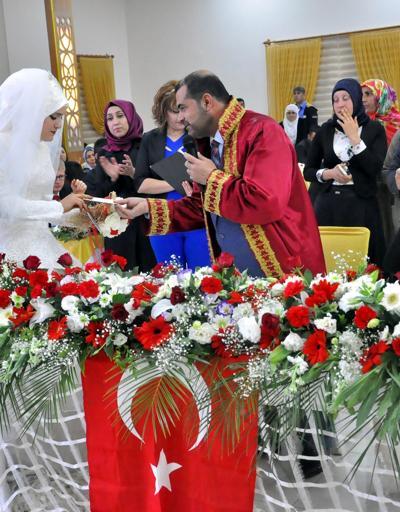 Yer Diyarbakır... Türkiyede ilk kez bir müftü resmi nikah kıydı