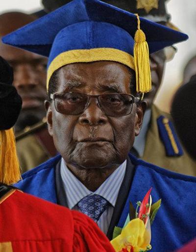 Son dakika: Zimbabve lideri Mugabe ilk kez halkın karşısına çıktı