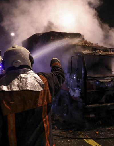 Ankarada kamyon seyir halindeyken cayır cayır yandı