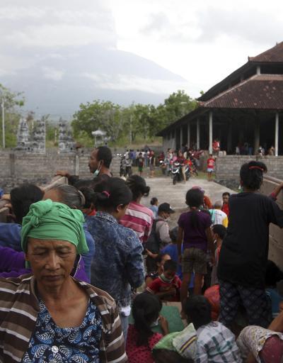 Kül ve duman 6 bin metreye ulaştı, Agung için alarm en üst seviyede