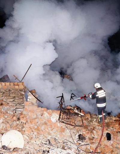 Kastamonunda iki ev yandı, 5 kişilik aile kayıp