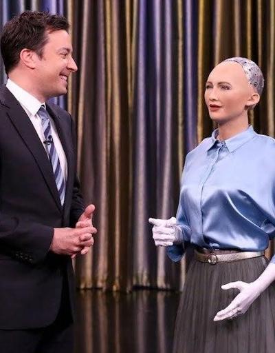 Akıllı robot Sophia Jimmy Fallona konuk oldu