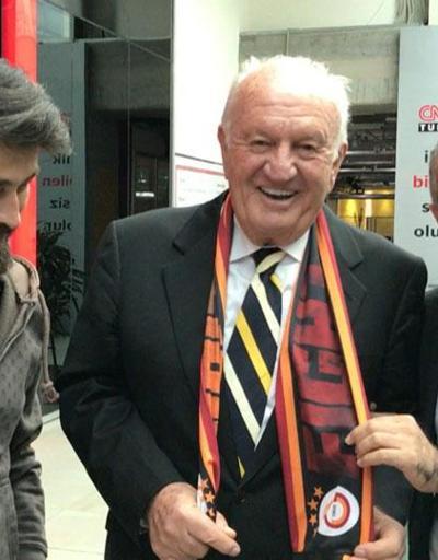 Fenerbahçe başkanı Galatasaray atkısıyla