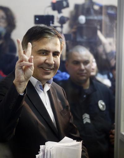 Savcı ev hapsi istedi mahkeme Saakaşviliyi serbest bıraktı