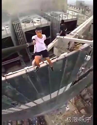 Ünlü Çinli akrobatın feci ölümü: 62. katta gösteri yaparken düştü