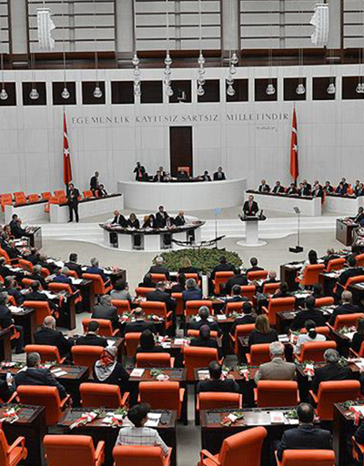 Yeni dönemin ilk parlamentosu: Milletvekilleri yemin etti