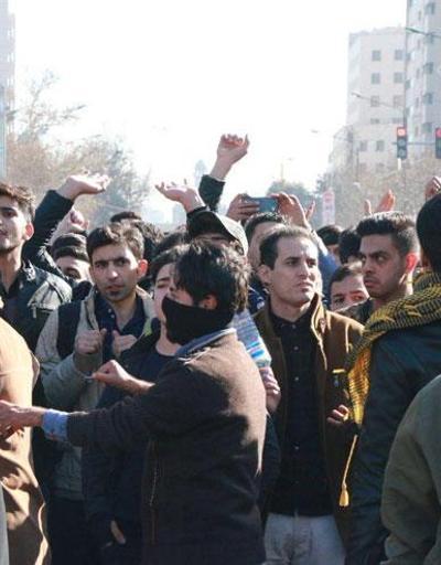 İran İçişleri Bakanından sert açıklama: Protestocular yaptıklarının bedelini ödeyecek
