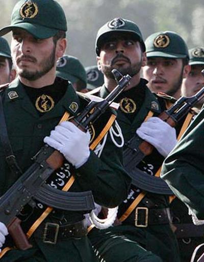 İranda Devrim Muhafızları sokağa indi