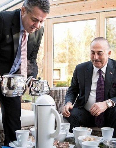 Almanya Dışişleri Bakanı Gabriel, Çavuşoğlunu evinde ağırladı
