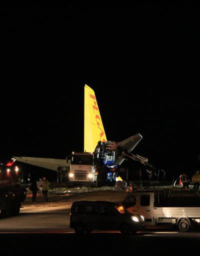 Trabzonda pistten çıkan uçağı kaldırma çalışmaları başladı