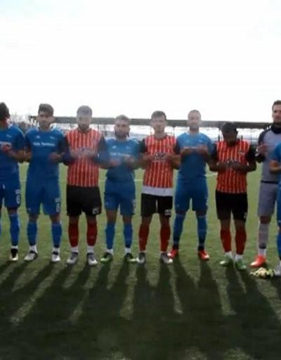 Futbolculardan lig maçı öncesi askerler için dua