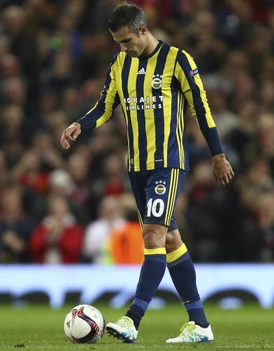 Van Persie imzayı attı, Fenerbahçeyi şikayet etti