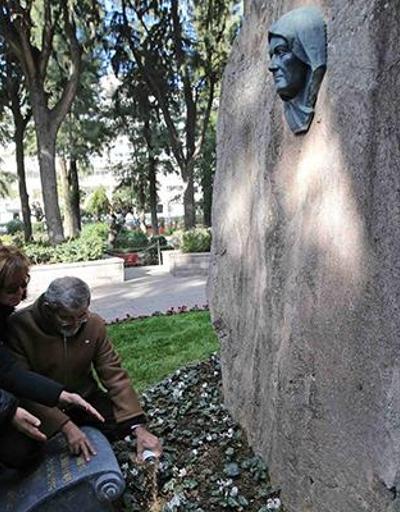 İzmirde Atatürkün, annesinin mezarını ilk ziyaretinin yıl dönümü anıldı