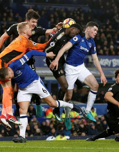 Evertonda Niasse 8 metreden topu ağlara atamadı