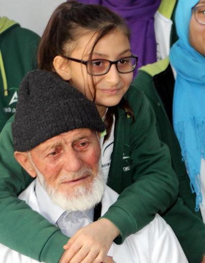 95 yaşındaki Yakup dede, insanlık dersine girdi