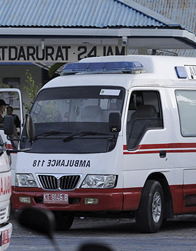 Endonezya’da otobüs devrildi: 27 ölü