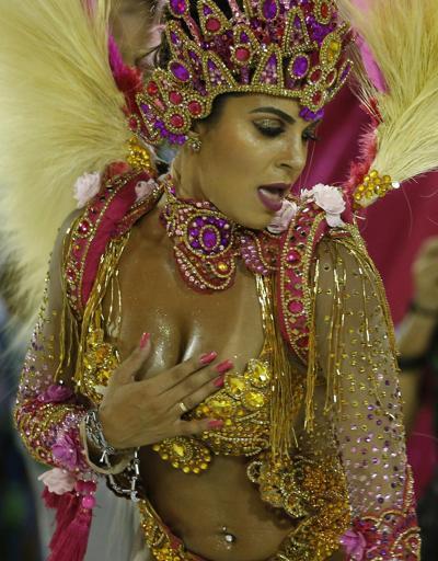 Dünyanın en büyük ve en renkli karnavalından kareler