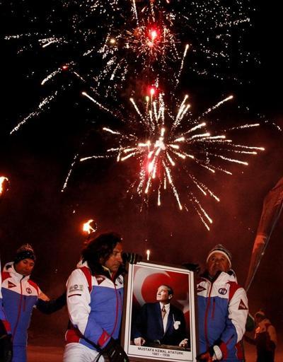 Kış Olimpiyatlarındaki Türk sporcuları protesto edip kayakları ateşe verdiler