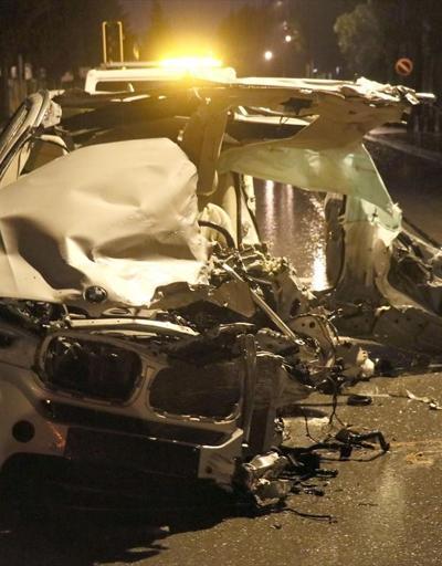 İzmirde korkunç kaza: Lüks otomobil kamyonetle çarpıştı