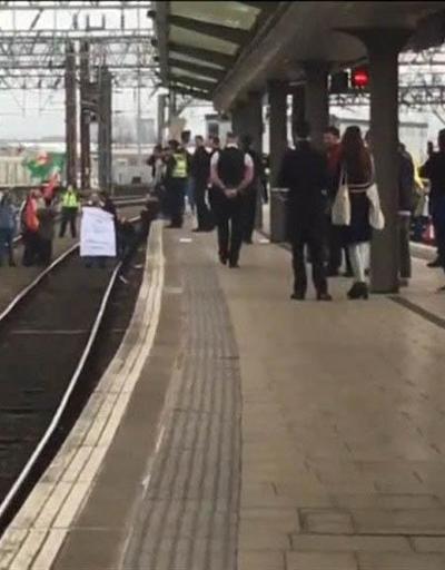 Terör örgütü PKK yandaşları İngilterede tren istasyonunu işgal etti