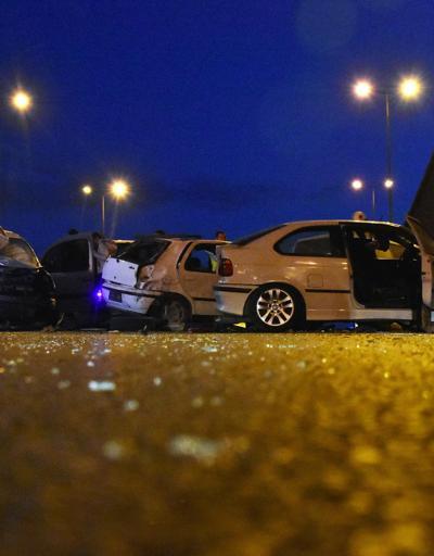 Alkollü sürücü zincirleme kazaya yol açtı: 3ü polis 7 kişi yaralandı