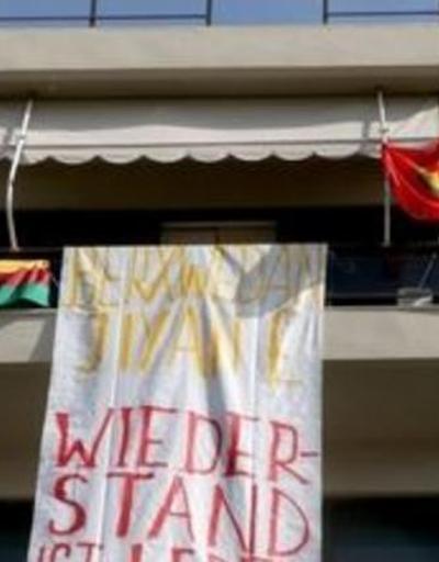 Anarşistler Alman Konsolosluğunu basıp PKK bayrağı astılar