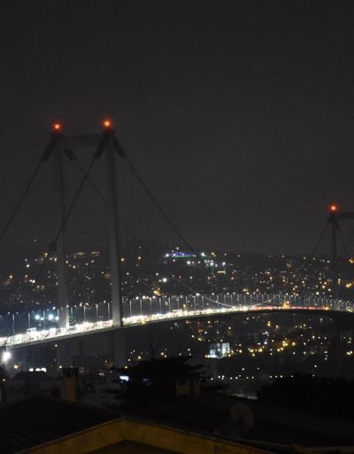 İstanbulda iklim değişikliğine dikkat çekmek için ışıklar söndü