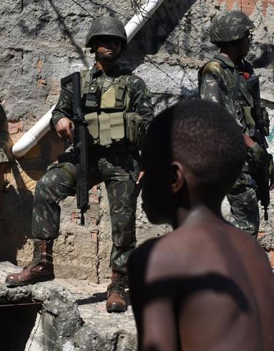 Brezilyada uyuşturucu operasyonu için kenti kuşattılar