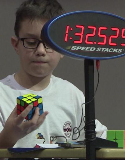 Rubik küp yarışmasına büyük ilgi